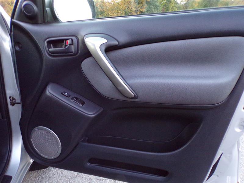 Used 2004 Toyota RAV4 4WD image 19