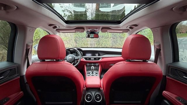 Used 2021 Alfa Romeo Stelvio Ti w/ Premium Package image 18
