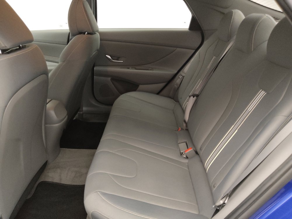 Used 2023 Hyundai Elantra SEL w/ Convenience Package image 18