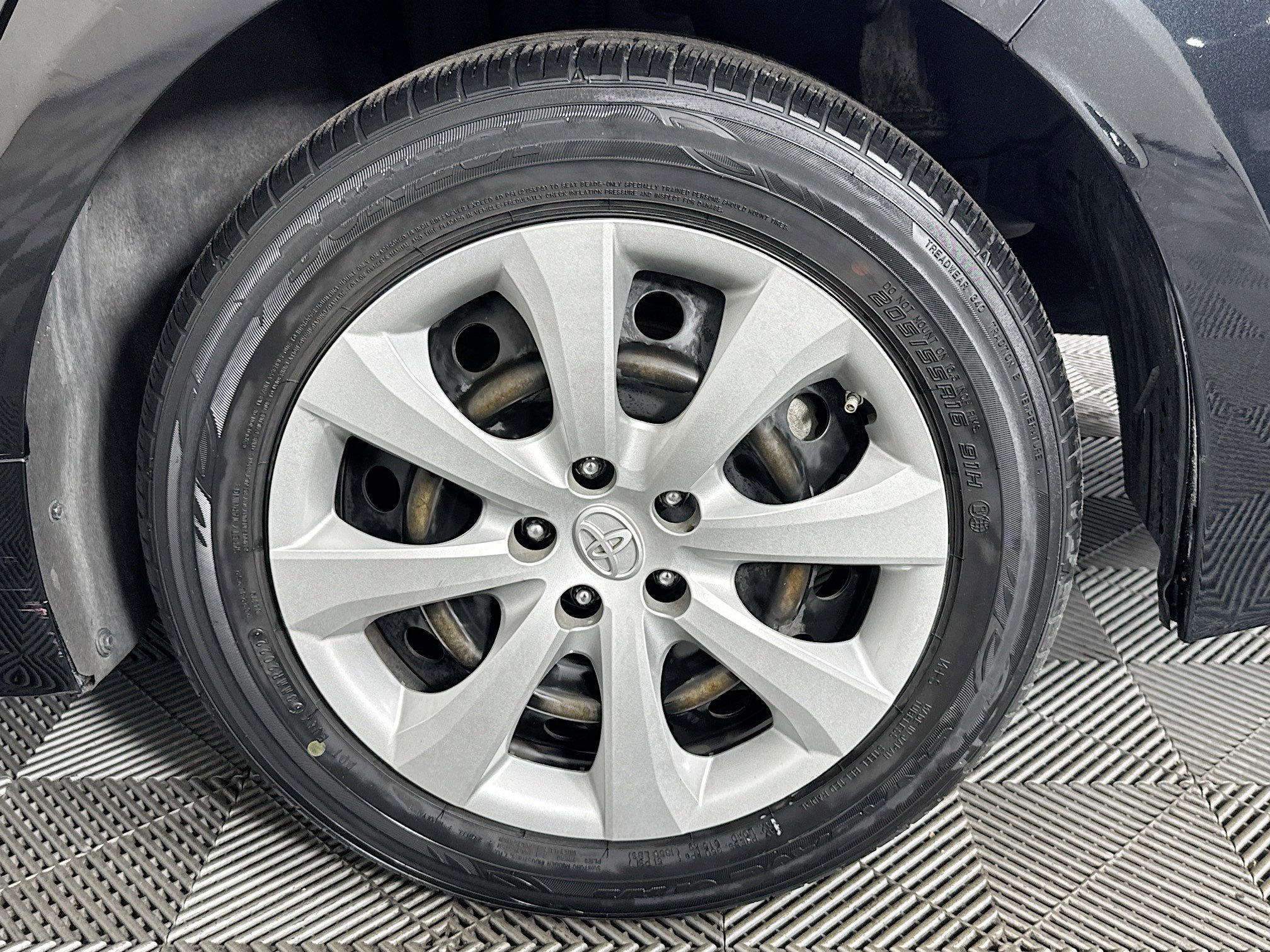 Used 2022 Toyota Corolla LE FWD image 35
