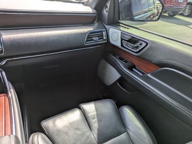 Used 2022 Lincoln Navigator L Reserve AWD/4WD image 17
