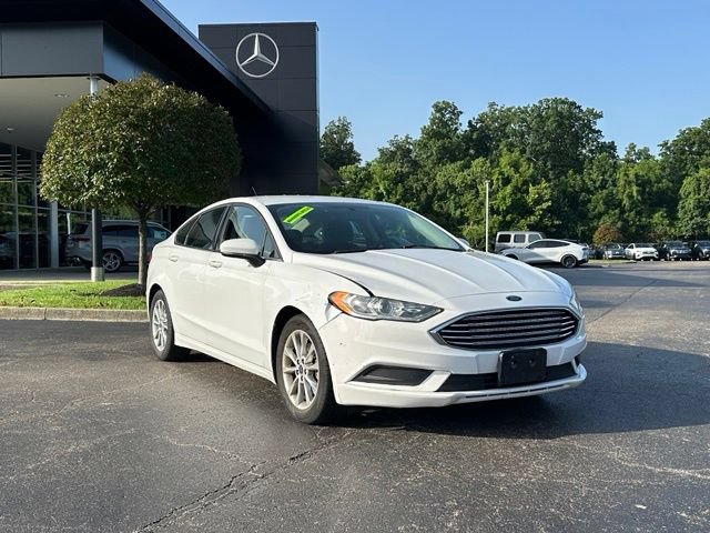 Used 2017 Ford Fusion SE w/ Fusion SE Technology Package FWD image 1