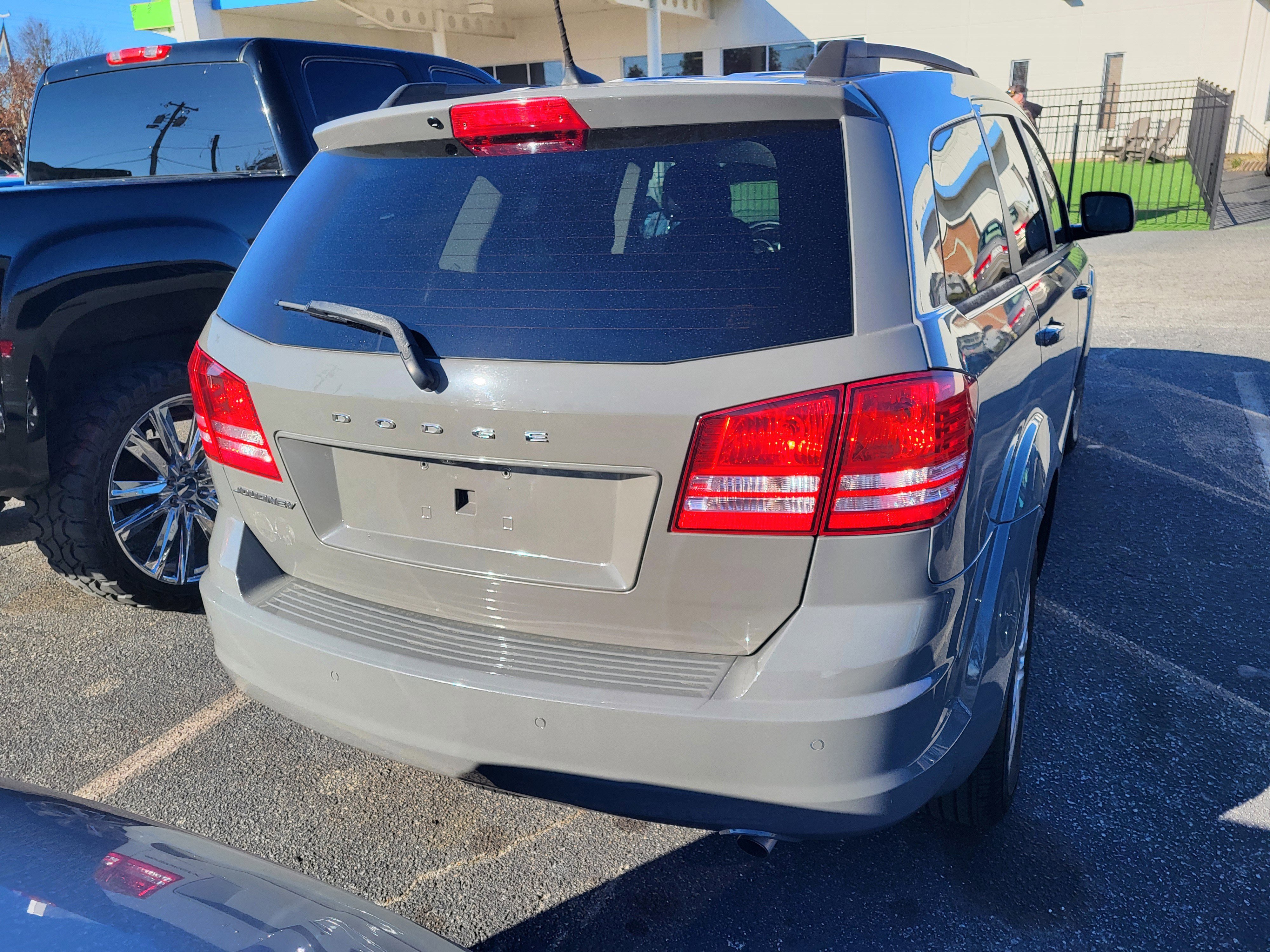 Used 2020 Dodge Journey SE w/ SE Popular Equipment Group image 5