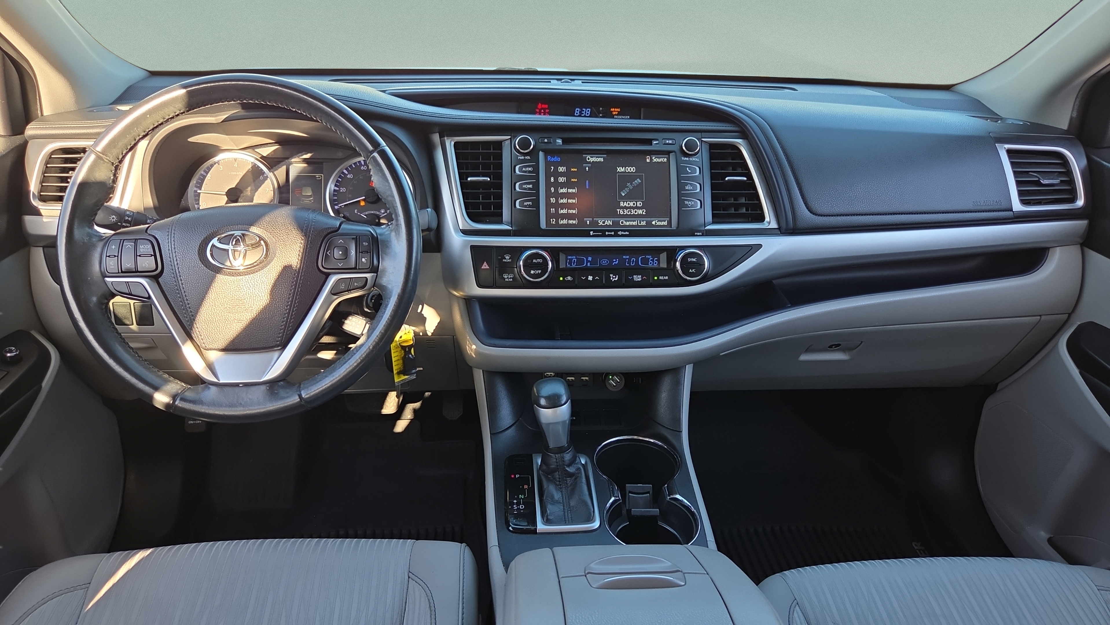 Used 2019 Toyota Highlander Plus FWD image 12