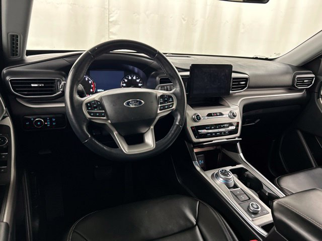 Used 2023 Ford Explorer XLT w/ Equipment Group 202A AWD/4WD image 22