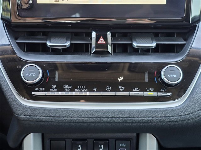 Used 2025 Toyota Corolla Cross XLE image 15