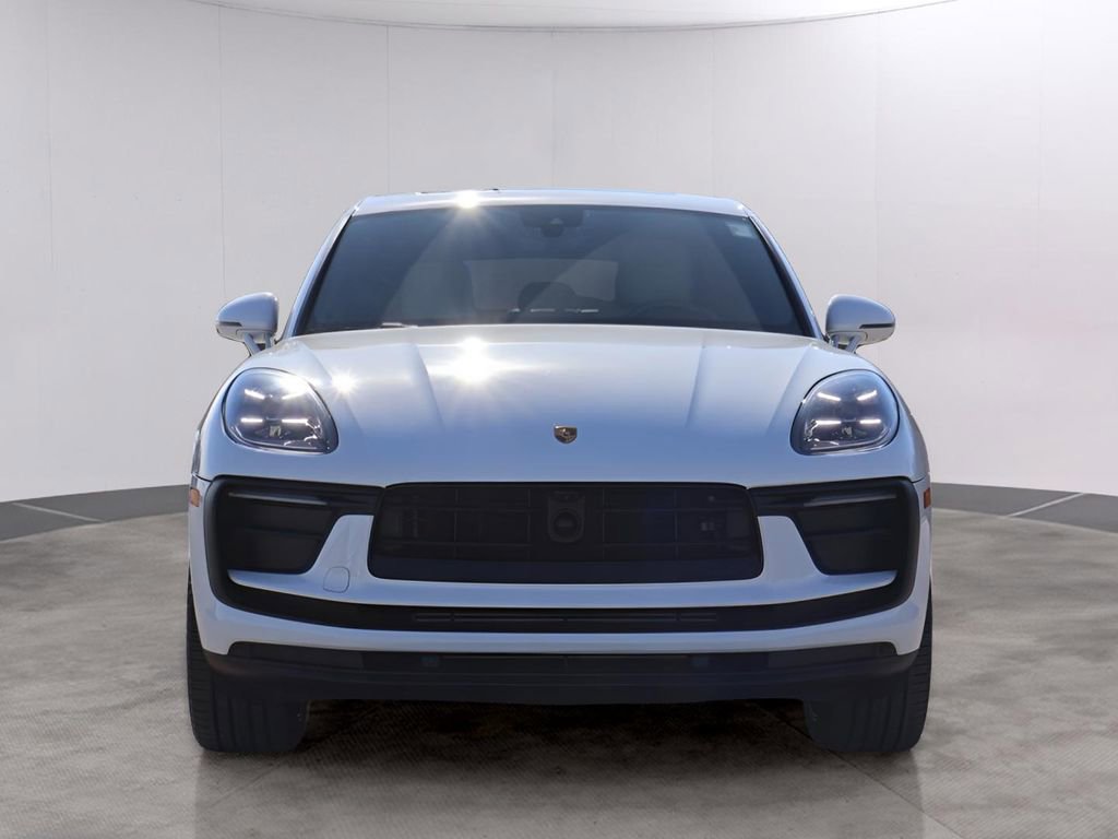 Certified 2024 Porsche Macan image 12