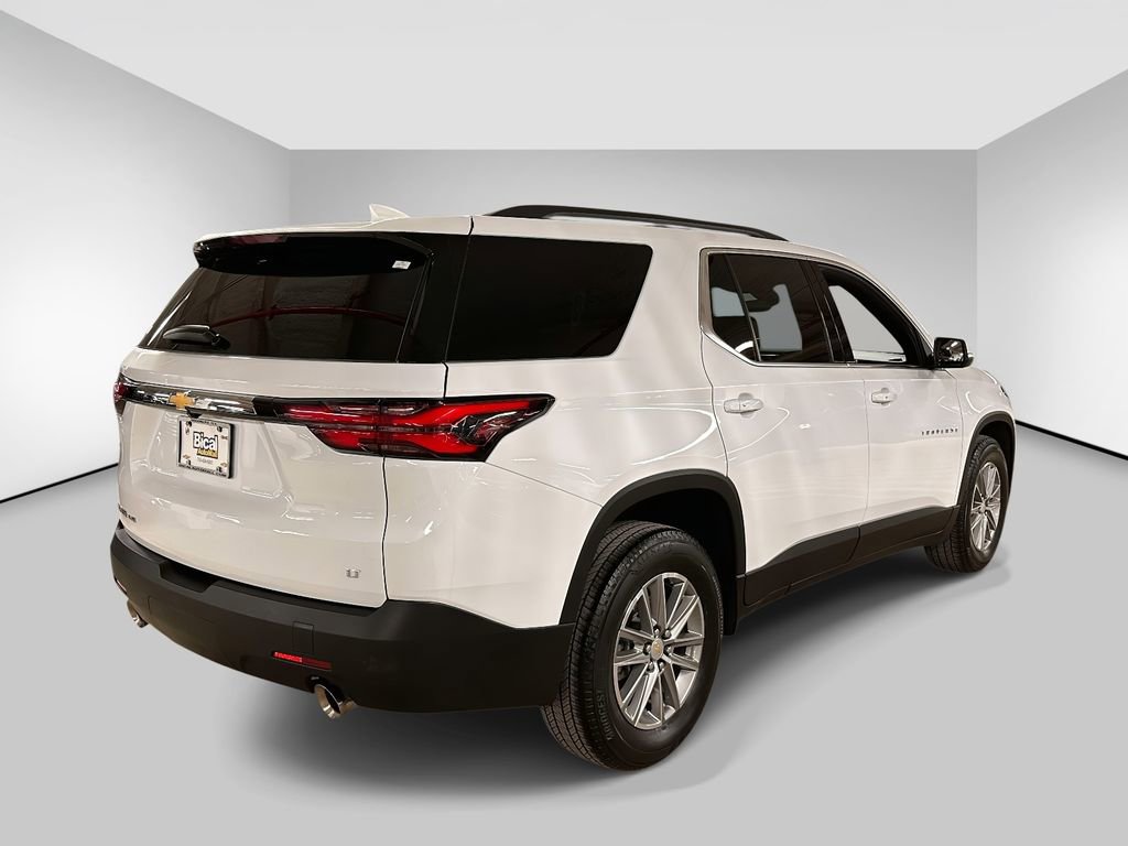 Used 2023 Chevrolet Traverse LT image 3