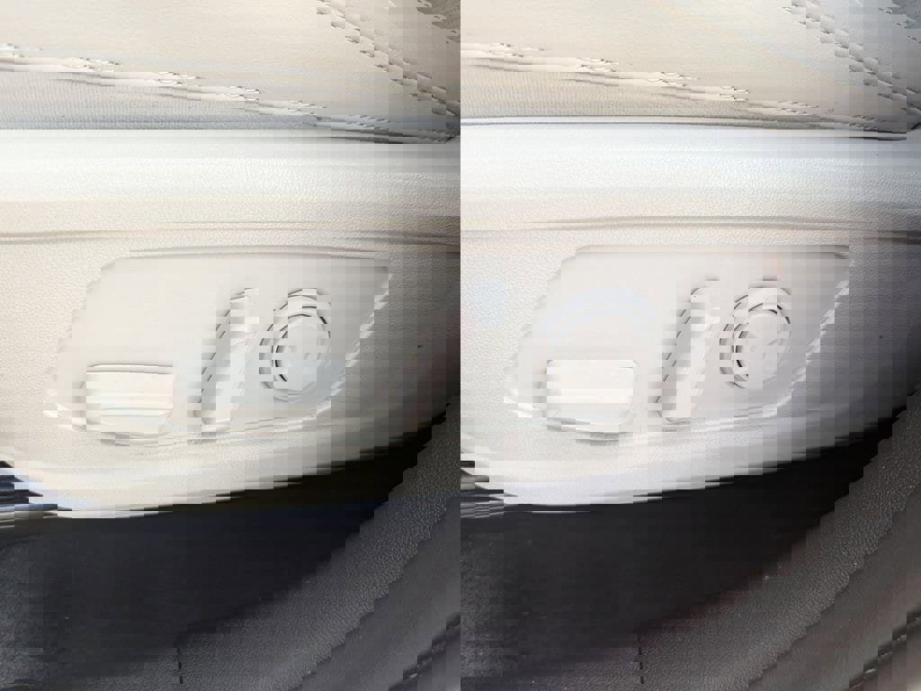 Used 2023 Kia Sorento SX image 19