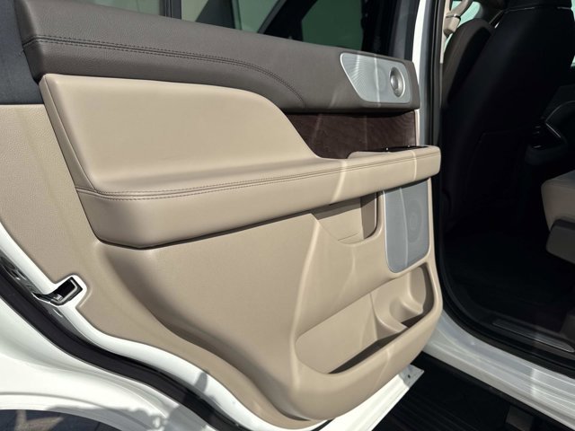 Certified 2024 Lincoln Navigator Reserve image 16
