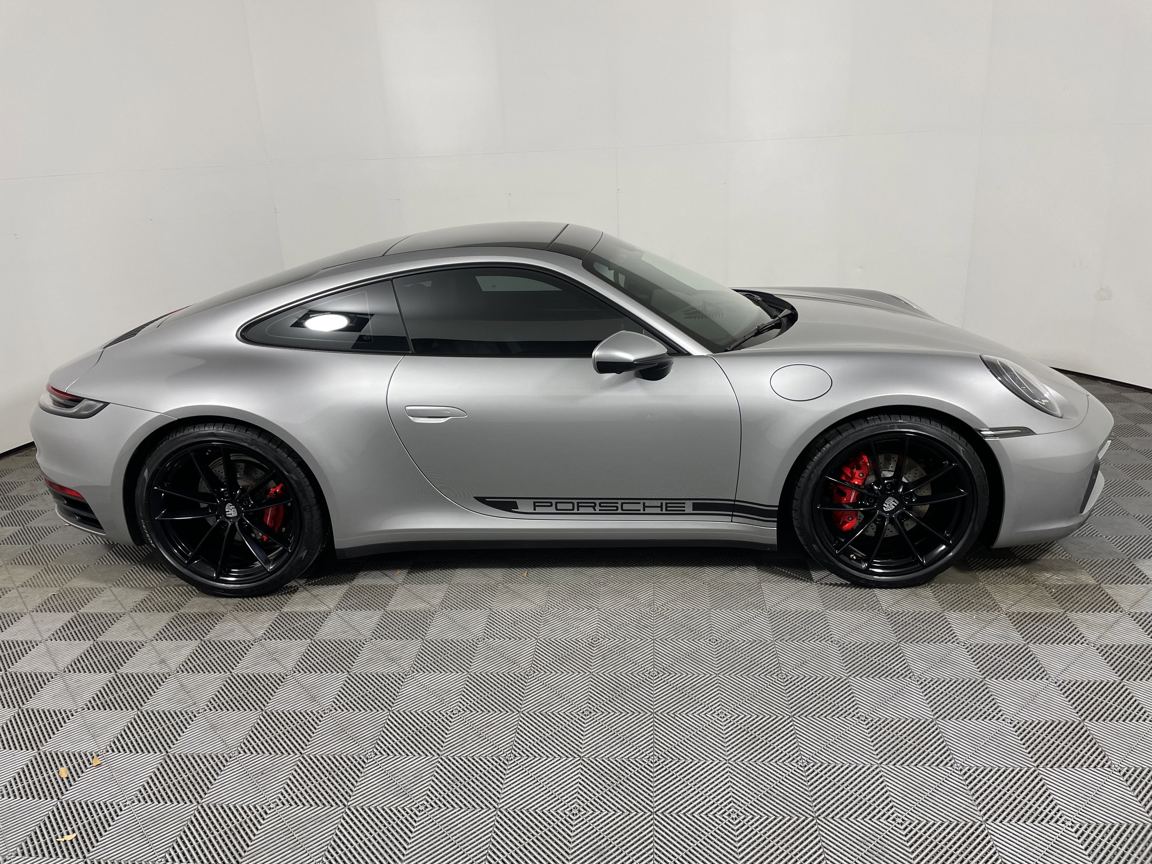 Certified 2024 Porsche 911 Carrera w/ Premium Package image 8