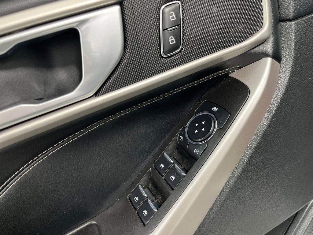 Used 2023 Ford Explorer XLT w/ Equipment Group 202A image 13