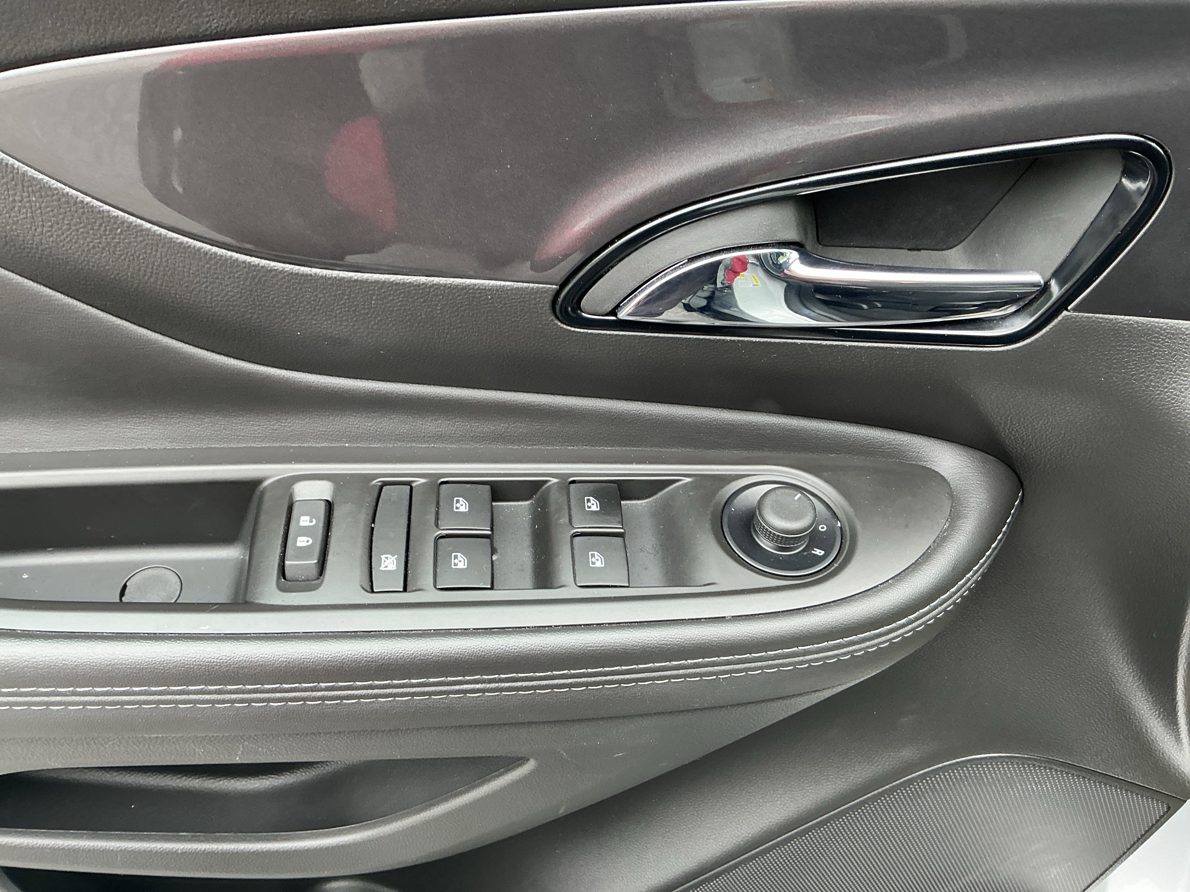 Used 2022 Buick Encore Preferred AWD/4WD image 14