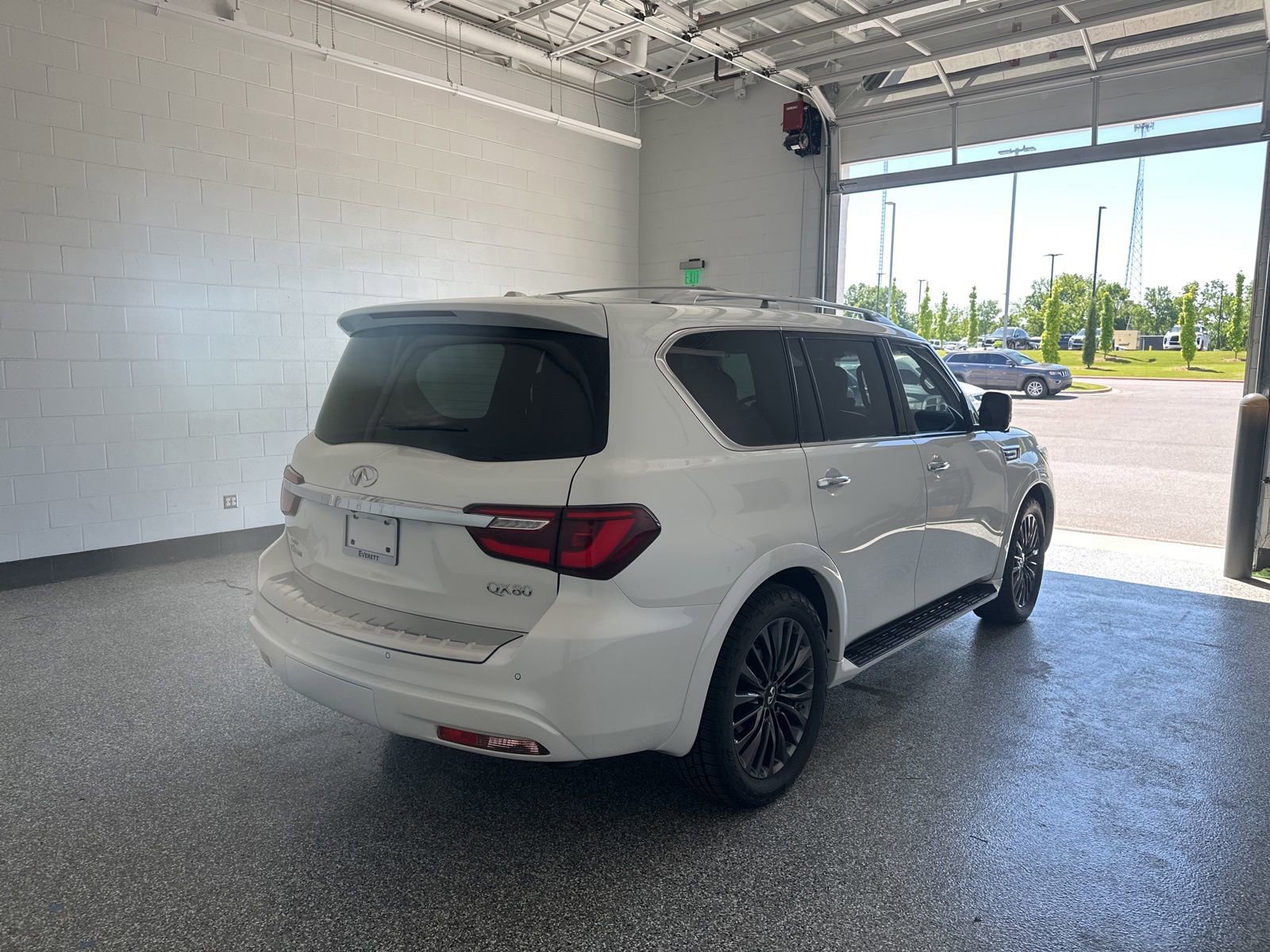 Certified 2023 INFINITI QX80 Sensory w/ Cargo Package AWD/4WD image 3