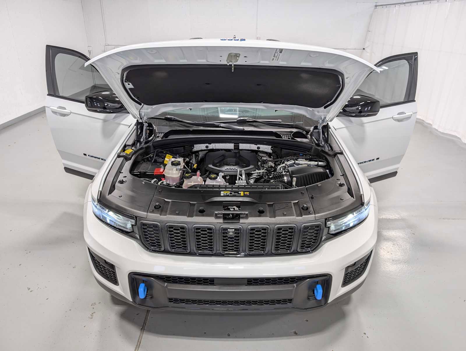 Used 2024 Jeep Grand Cherokee Trailhawk image 16