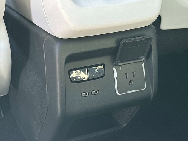 Used 2025 Cadillac Optiq Luxury 2 AWD/4WD image 18