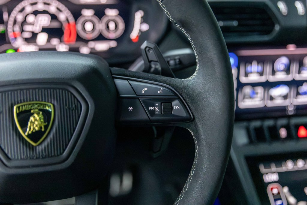 Used 2023 Lamborghini Urus Performante AWD/4WD image 47