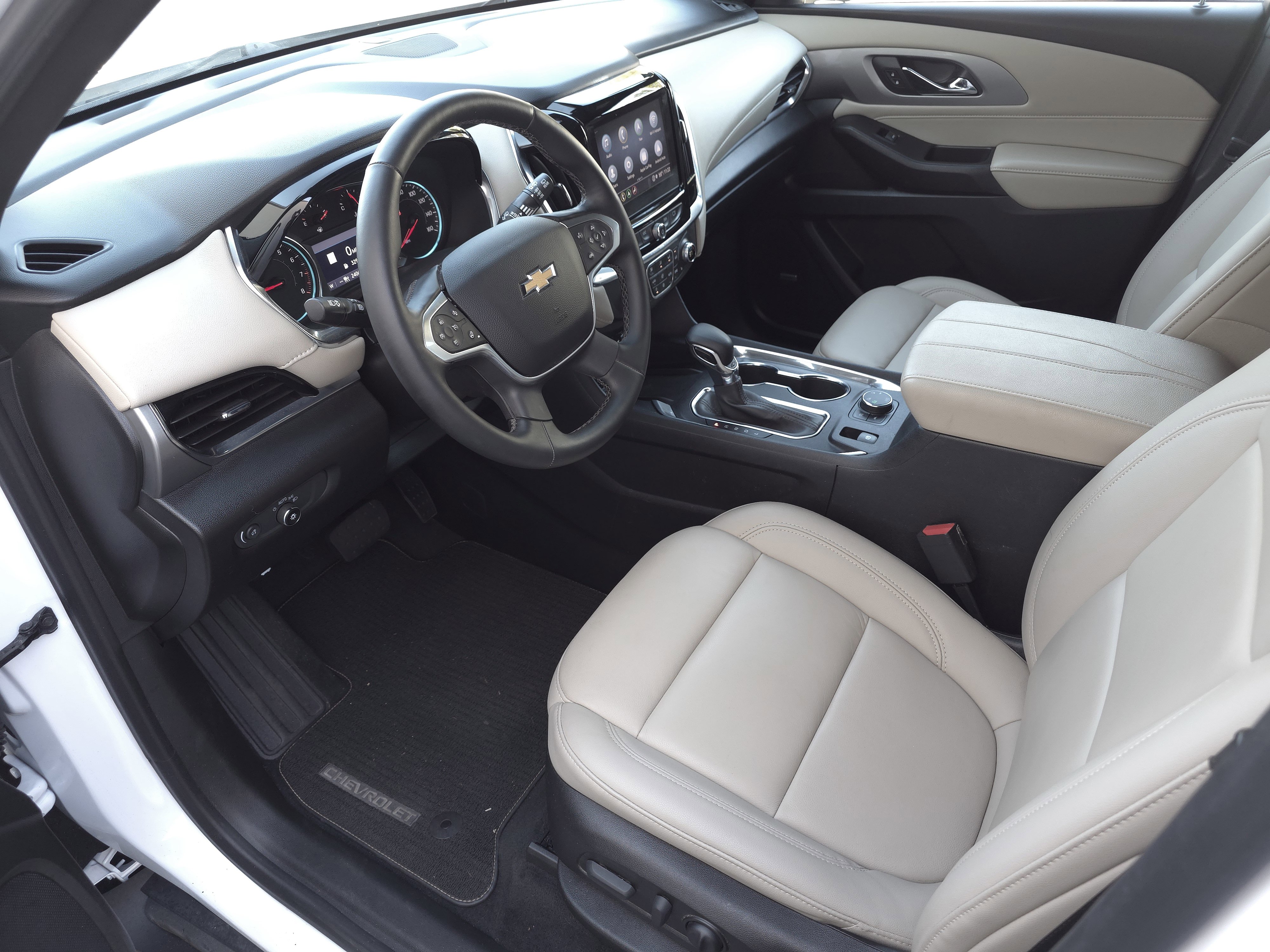 Used 2023 Chevrolet Traverse LT w/ LT Premium Package image 9