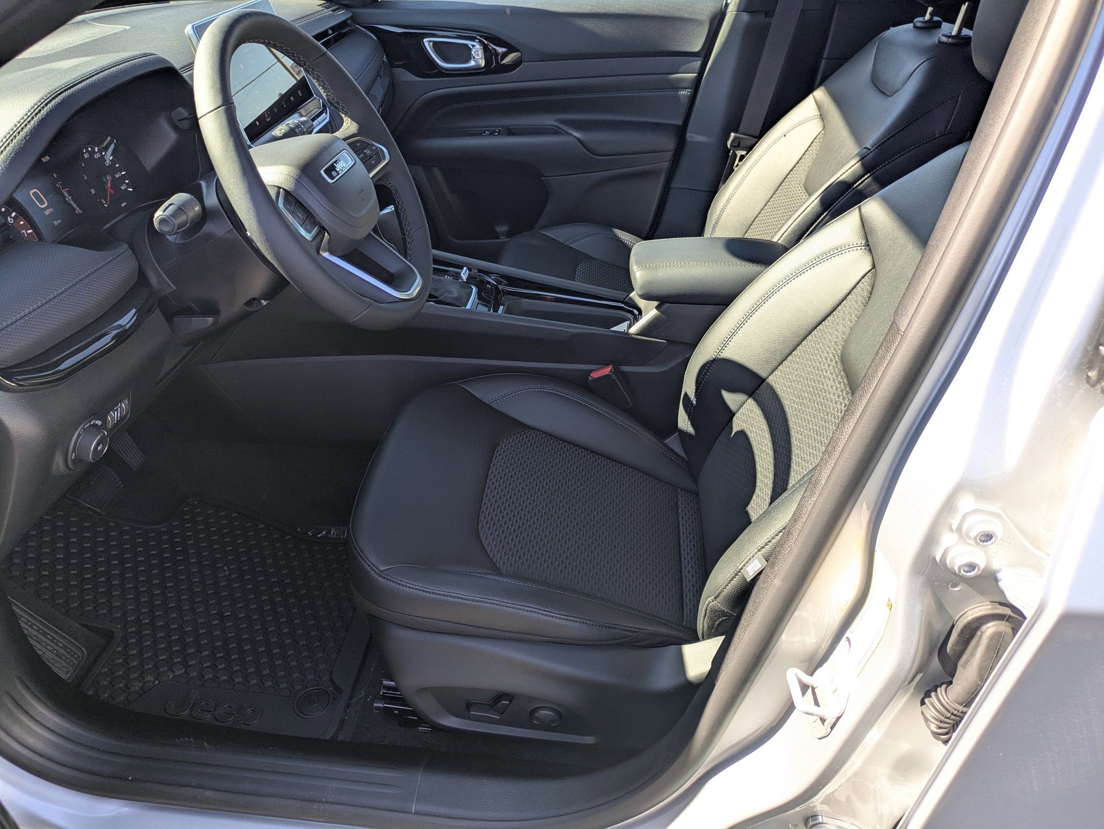 New 2026 Jeep Compass Latitude image 12
