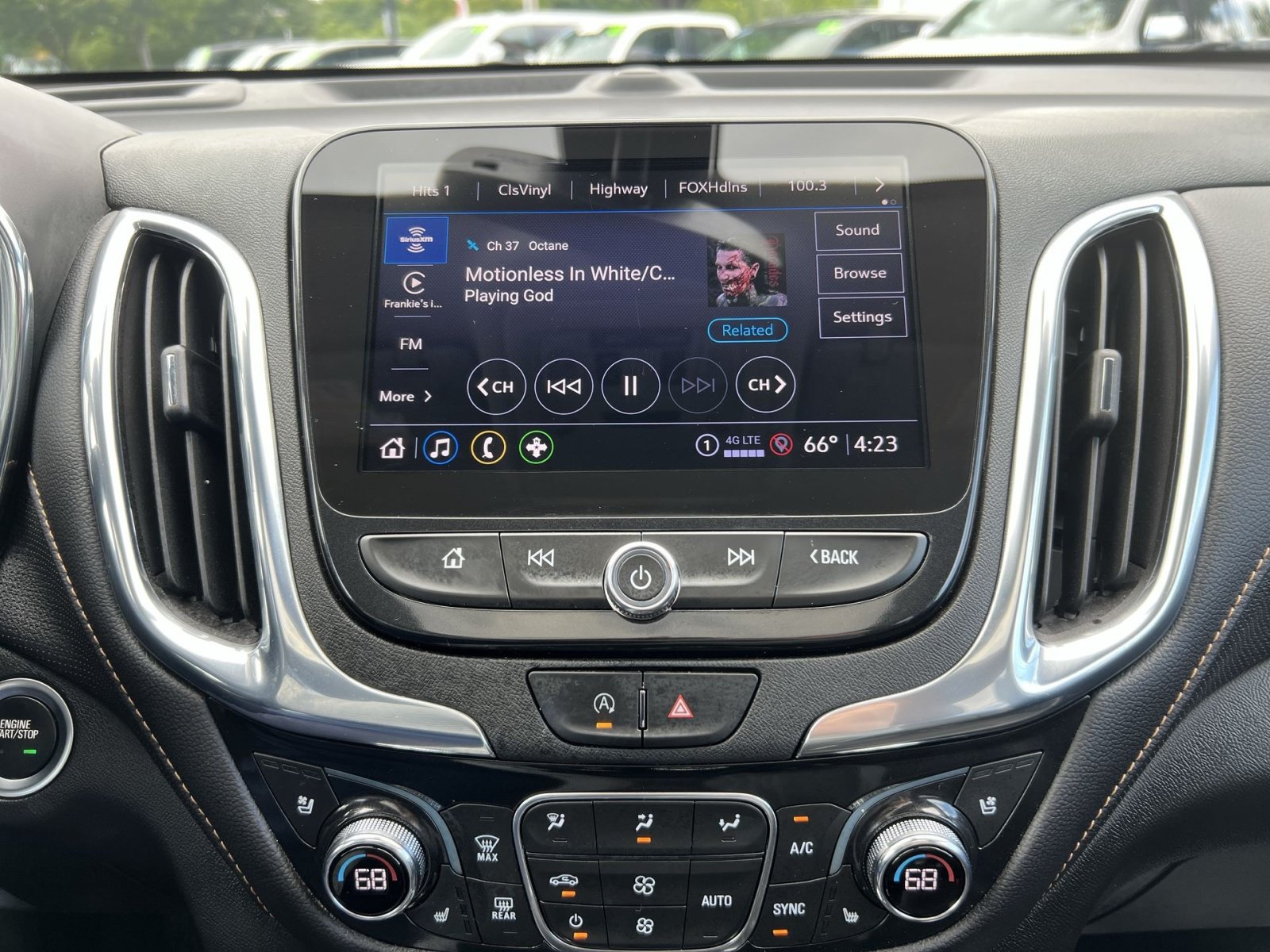 Used 2023 Chevrolet Equinox Premier AWD/4WD image 18