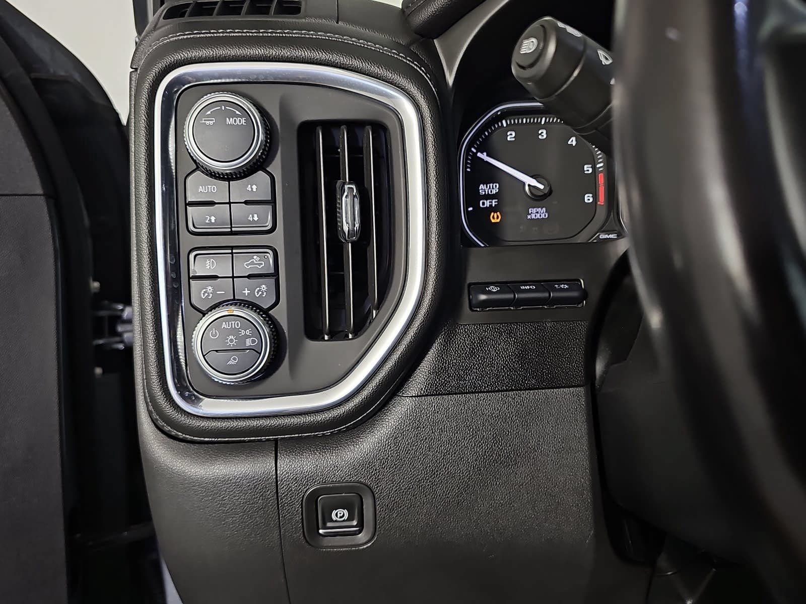Used 2020 GMC Sierra 1500 Denali w/ Technology Package AWD/4WD image 24