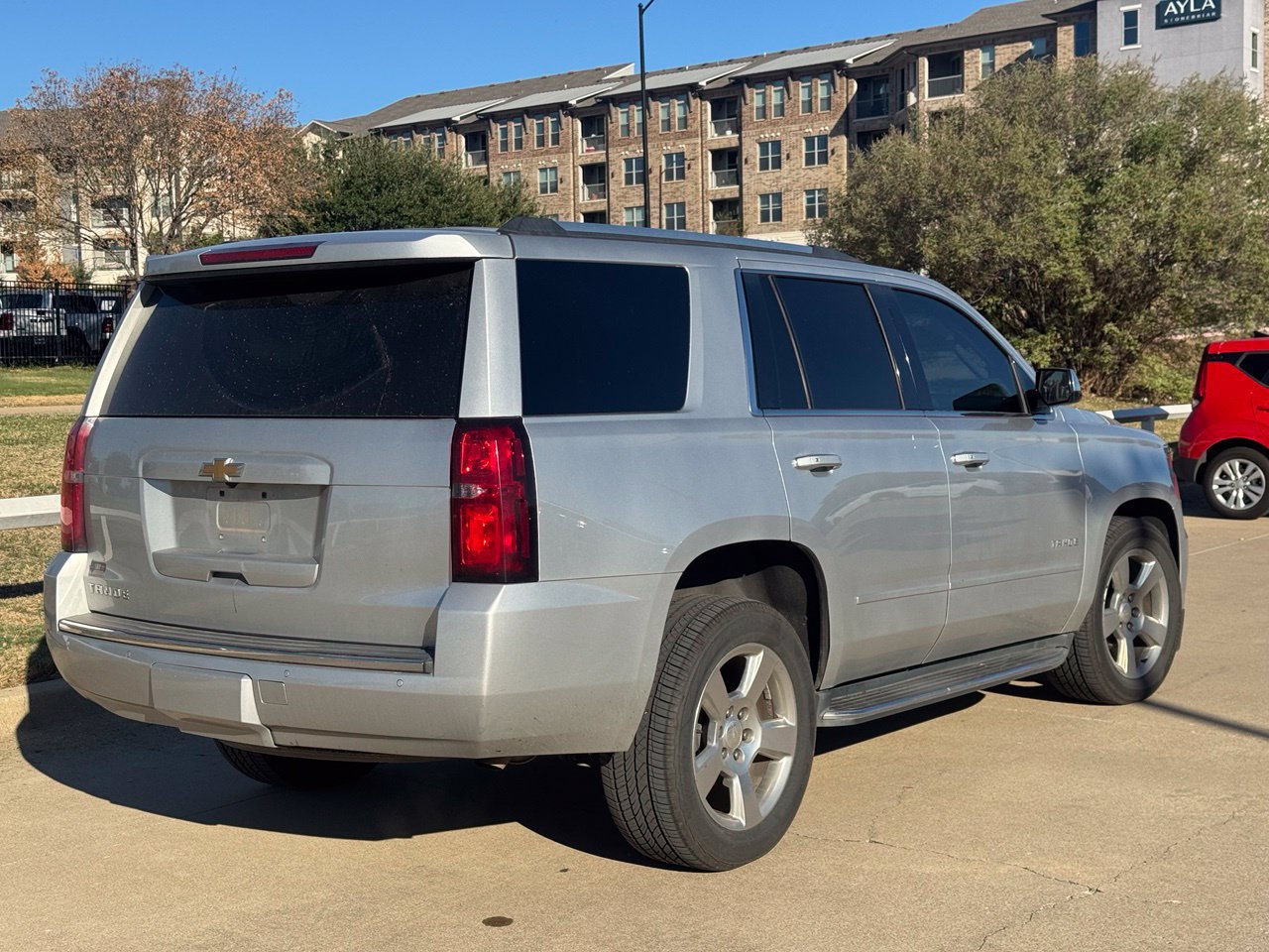 Used 2020 Chevrolet Tahoe Premier AWD/4WD image 3
