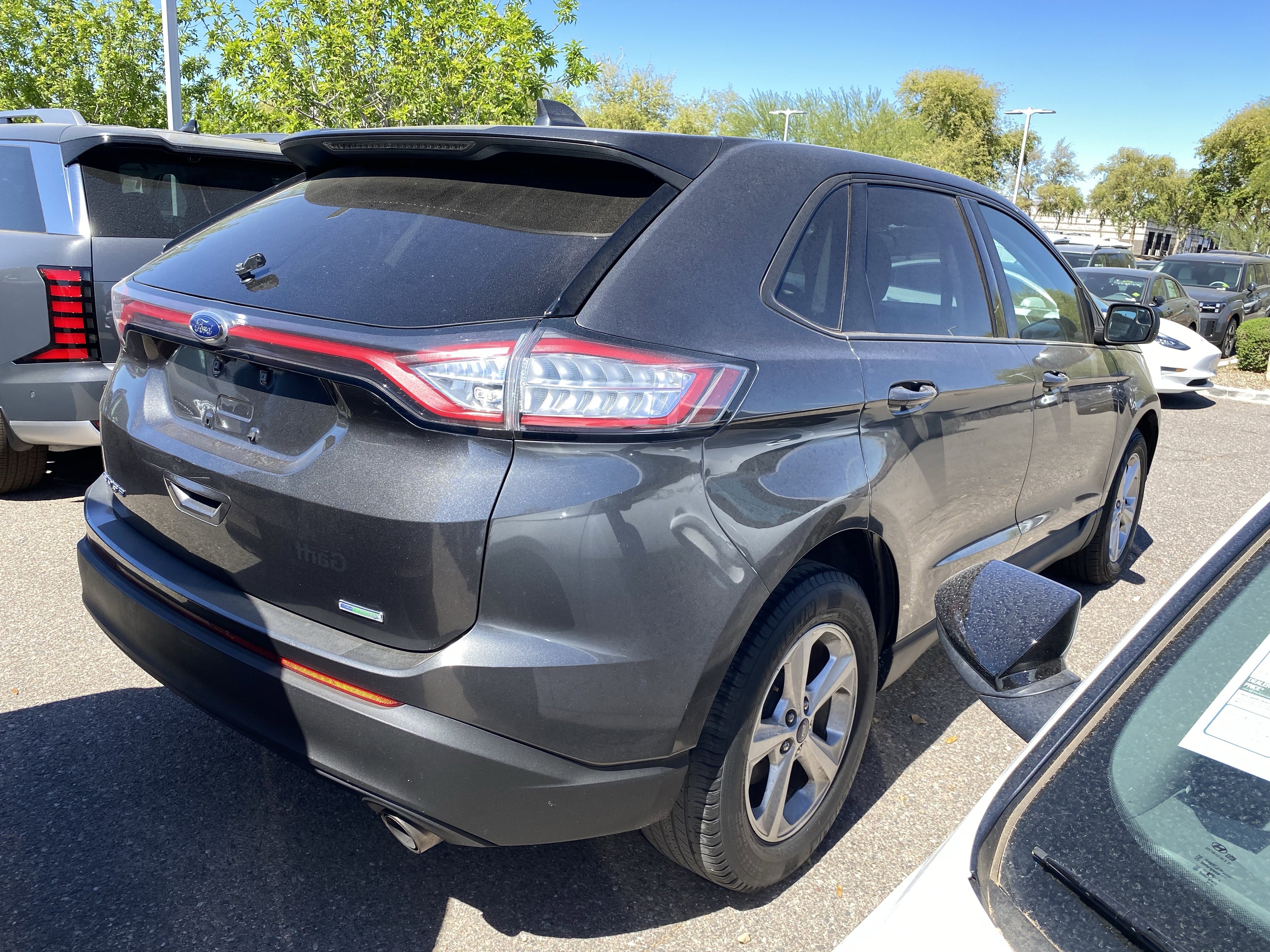 Used 2018 Ford Edge SE image 4
