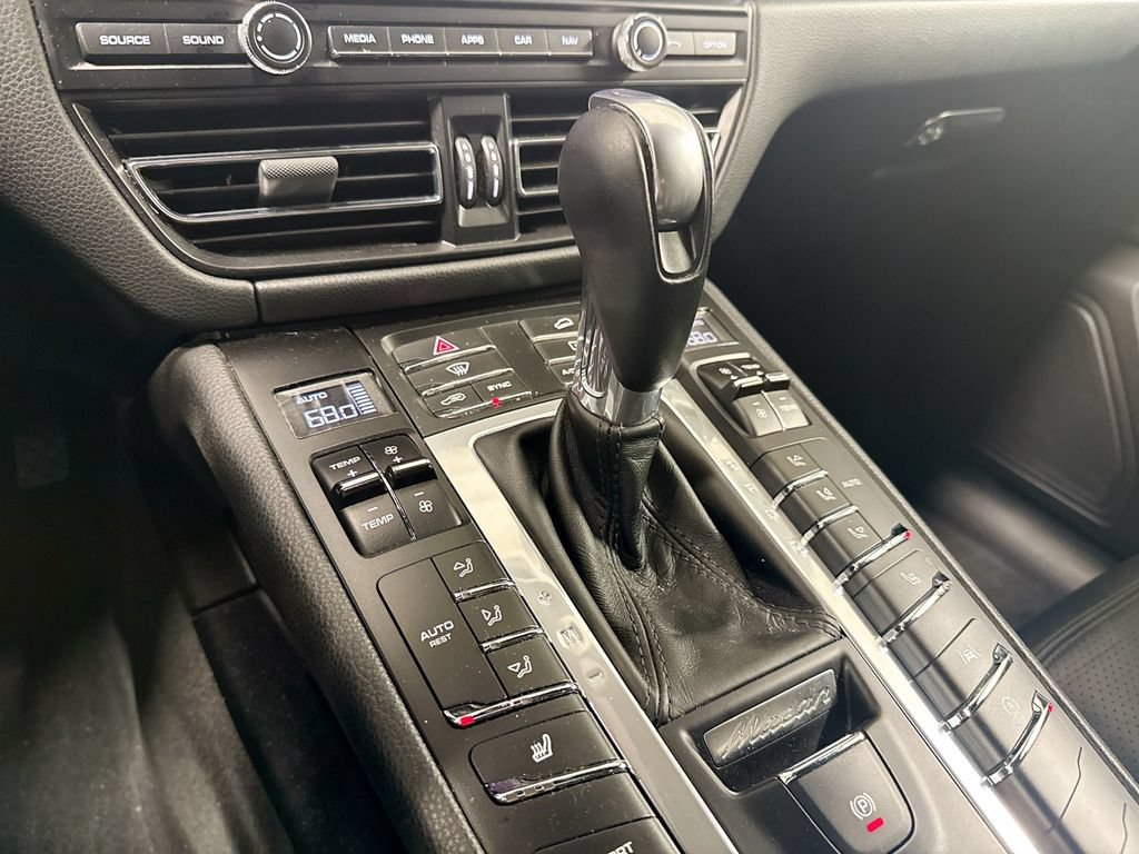 Certified 2020 Porsche Macan AWD/4WD image 18