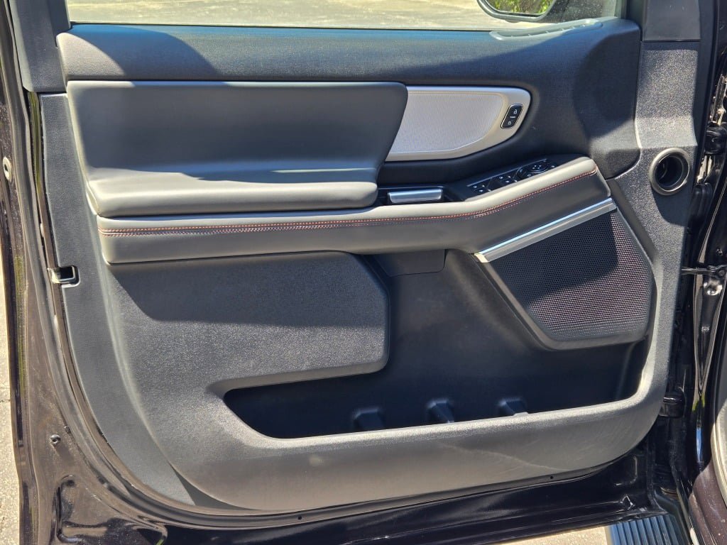 Used 2025 Ford Expedition Active AWD/4WD image 26