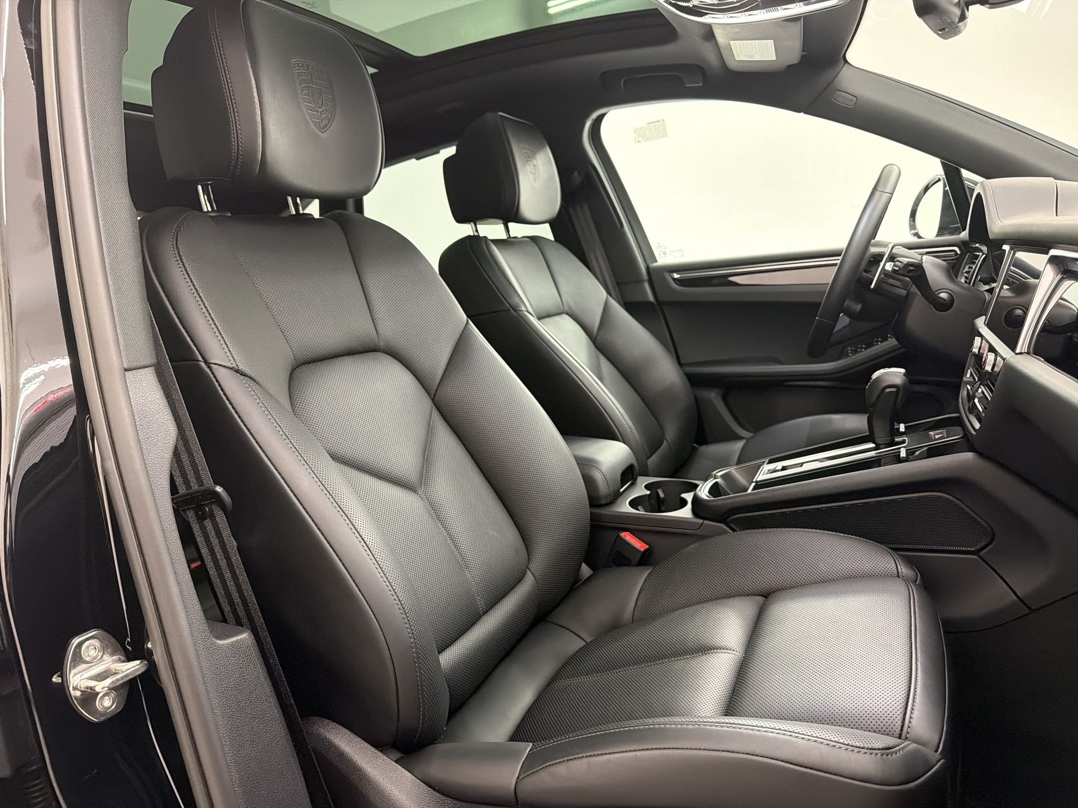Used 2026 Porsche Macan AWD/4WD image 23