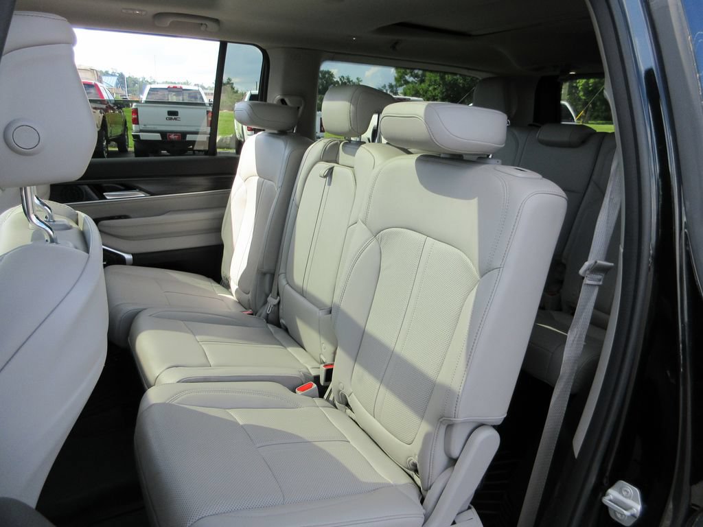 Used 2023 Jeep Wagoneer Series II w/ Premium Group I AWD/4WD image 23