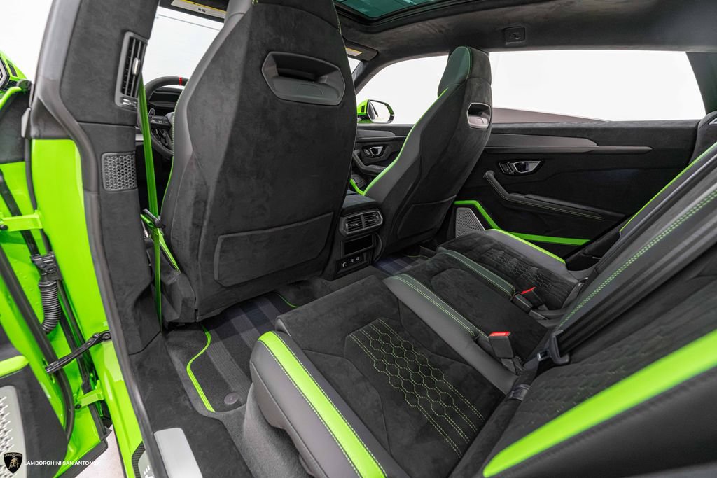 Used 2024 Lamborghini Urus Performante AWD/4WD image 35
