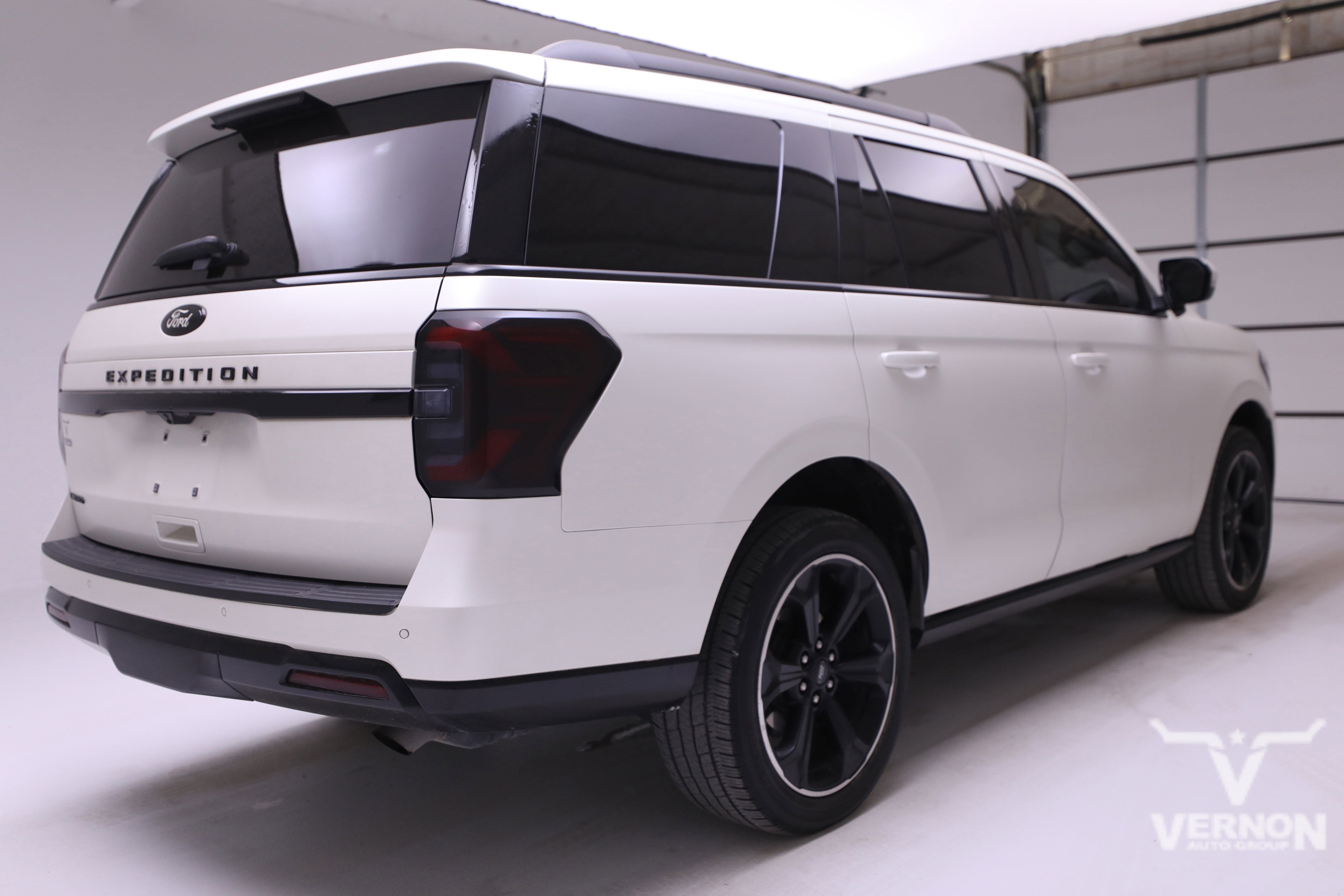 Used 2023 Ford Expedition Limited image 5