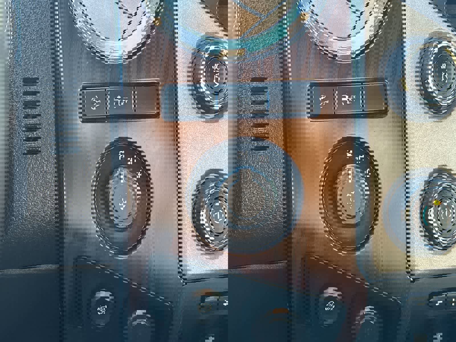 Used 2016 Ford F250 Lariat w/ Lariat Ultimate Package image 26