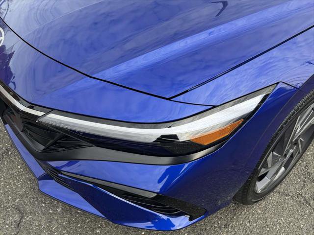 Certified 2025 Hyundai Elantra SEL image 7