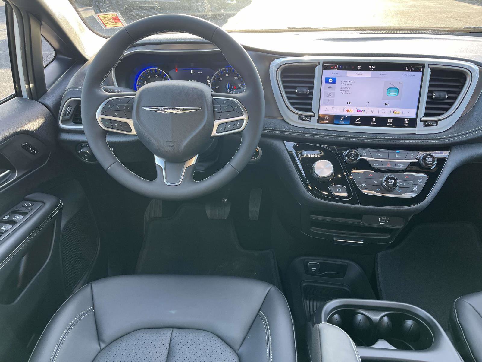 New 2026 Chrysler Pacifica Select FWD image 4