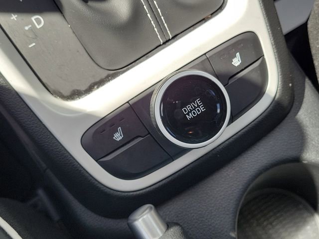 Used 2025 Hyundai Venue Limited FWD image 26