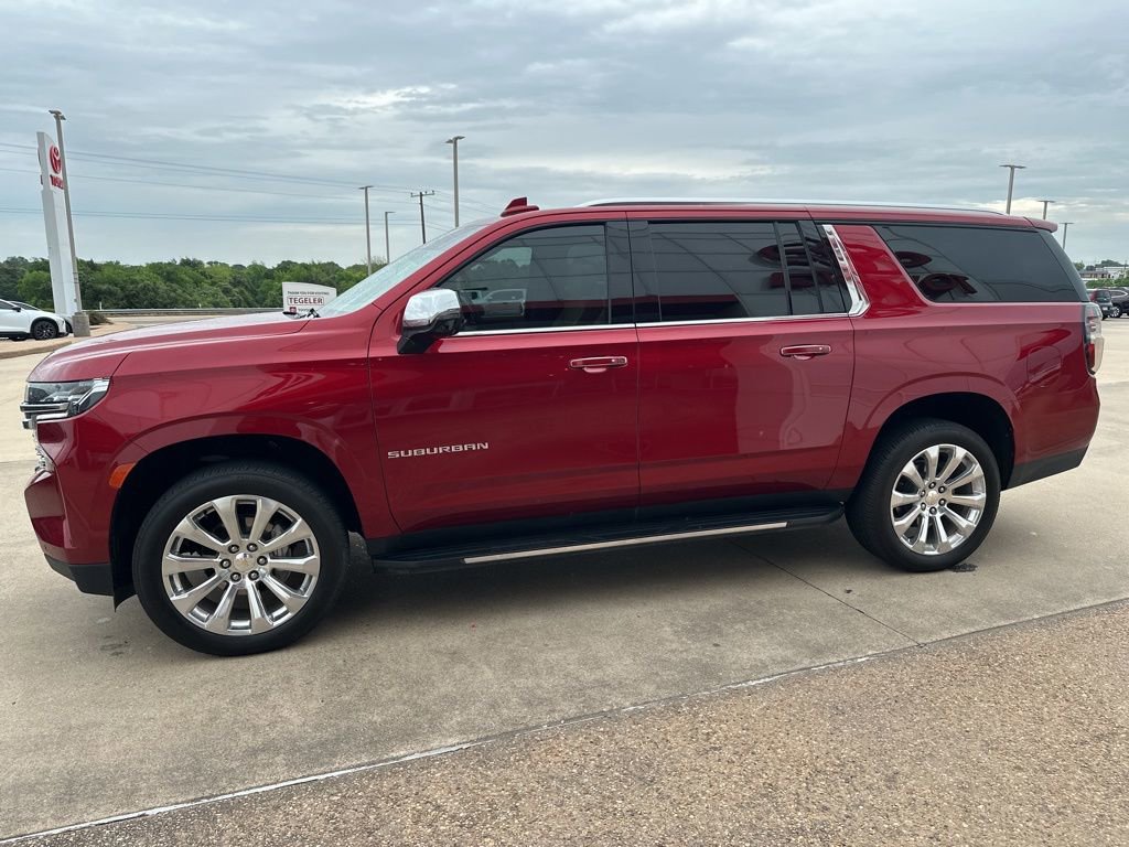 Used 2024 Chevrolet Suburban Premier w/ Premium Package RWD image 4