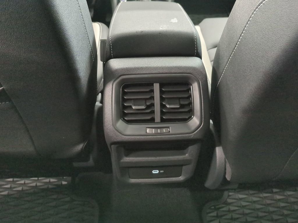 Used 2025 Volkswagen Taos SEL image 33