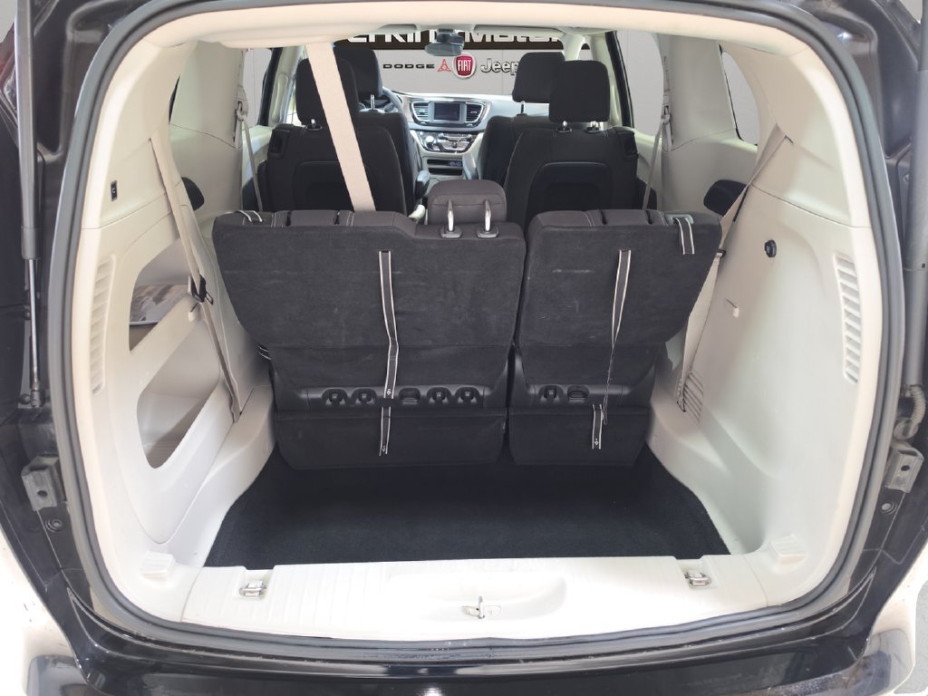 Used 2024 Chrysler Voyager LX FWD image 11