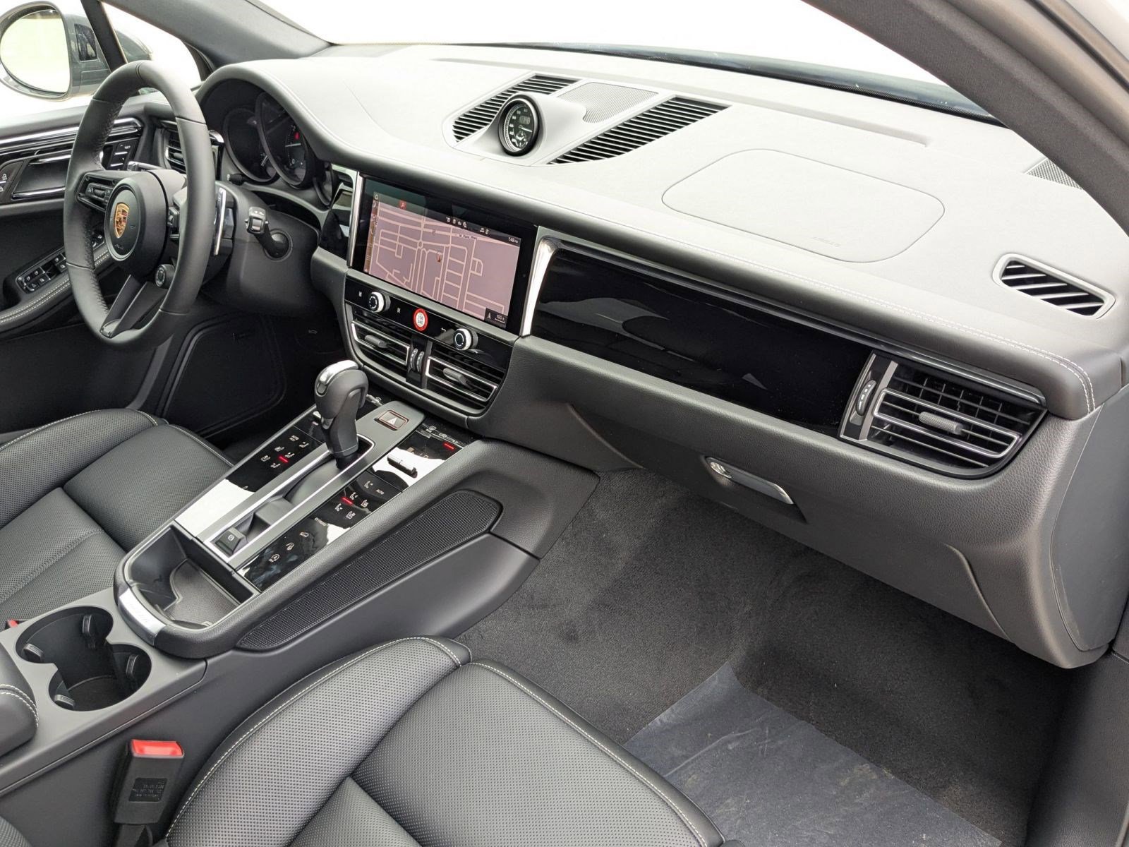 New 2026 Porsche Macan image 26