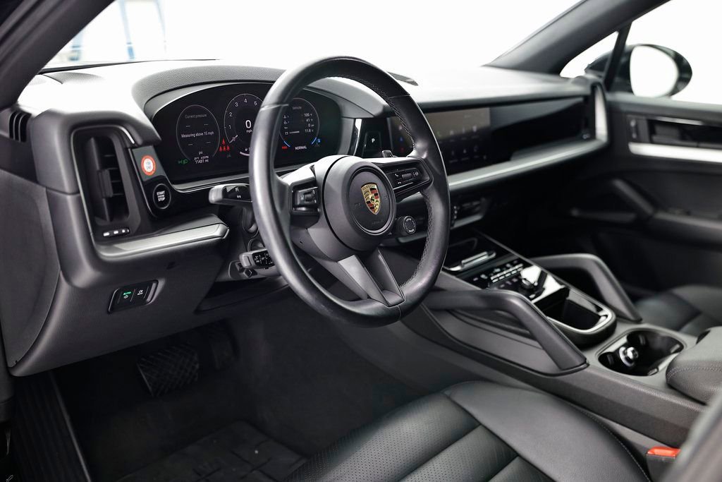Certified 2024 Porsche Cayenne AWD/4WD image 4
