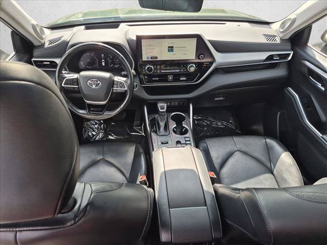 Used 2023 Toyota Highlander Platinum FWD image 19