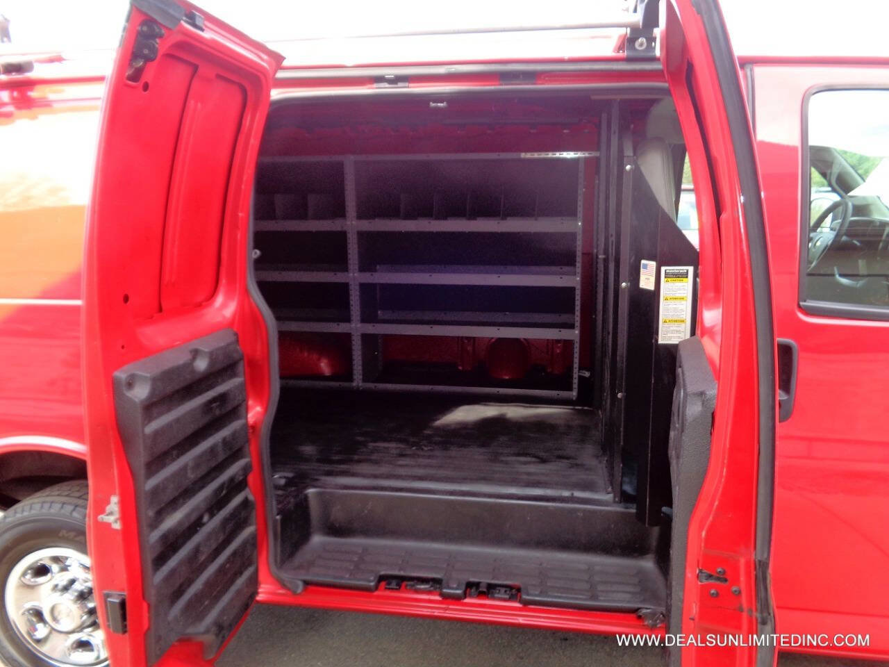 Used 2017 Chevrolet Express 2500 RWD image 22