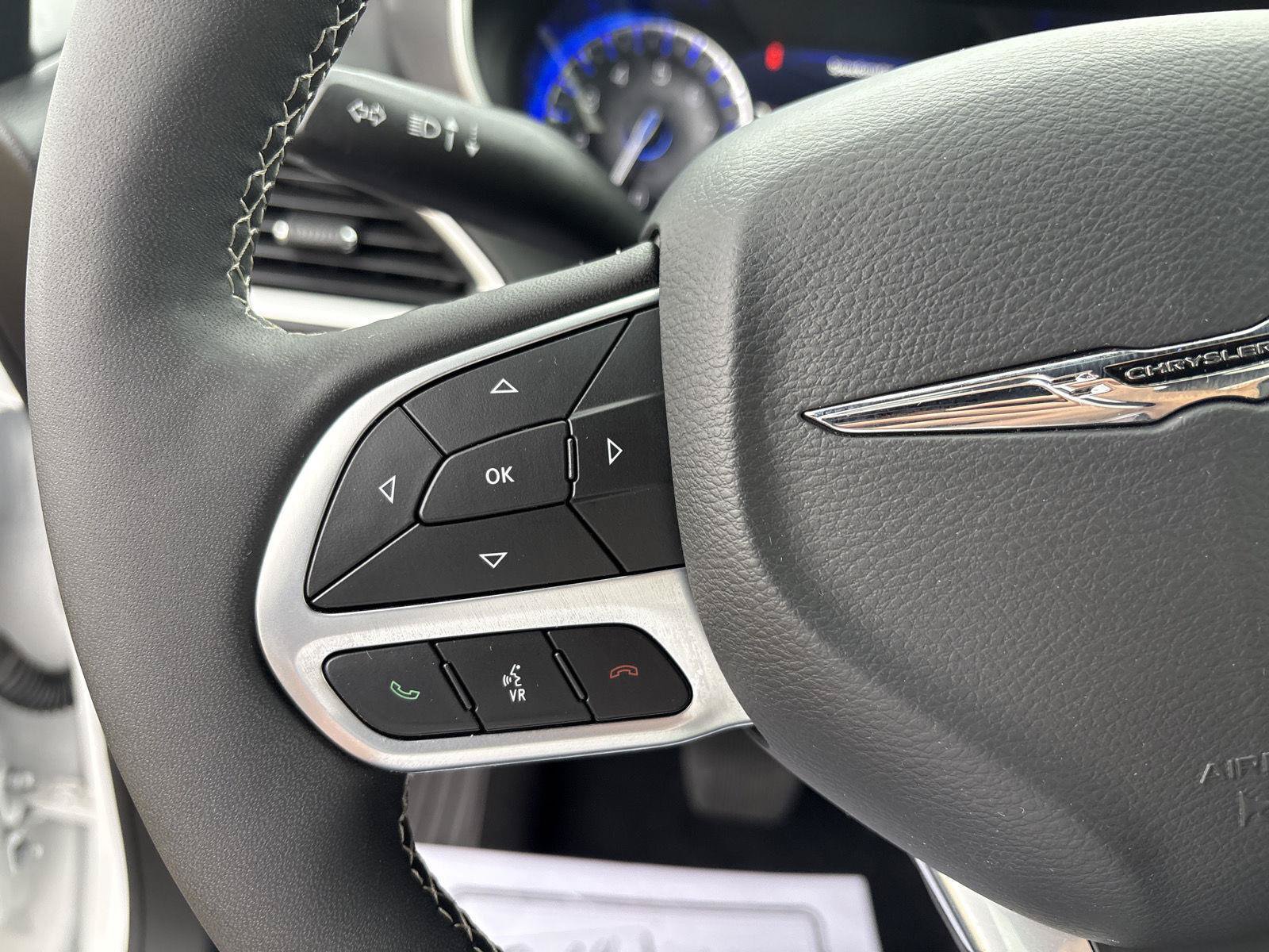 Used 2026 Chrysler Pacifica Select FWD image 20