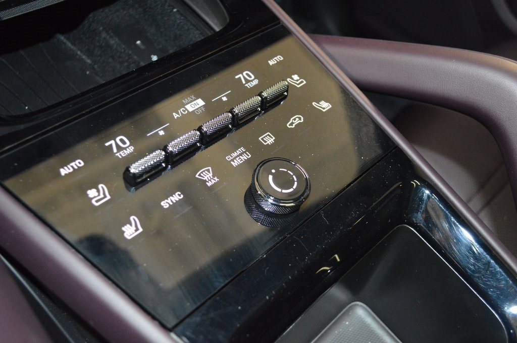 Certified 2025 Porsche Cayenne Coupe image 33