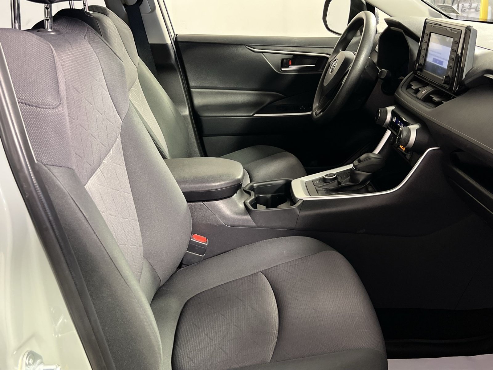 Used 2019 Toyota RAV4 XLE w/ Convenience Package AWD/4WD image 28
