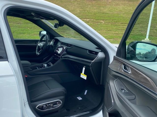 New 2025 Jeep Grand Cherokee Overland w/ Adv Protech Group III image 29