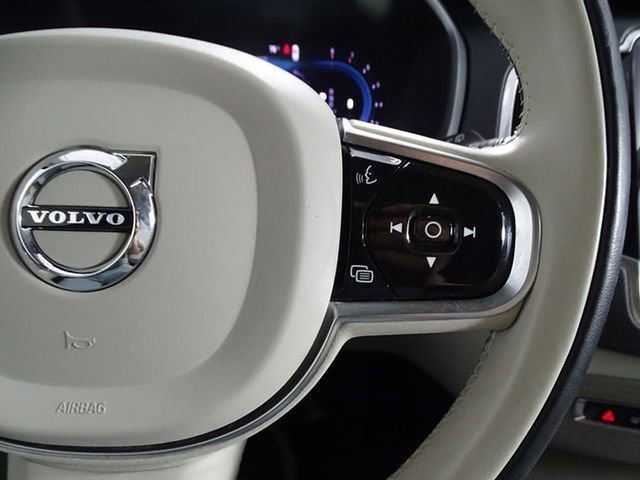 Used 2023 Volvo XC90 B6 Plus image 28
