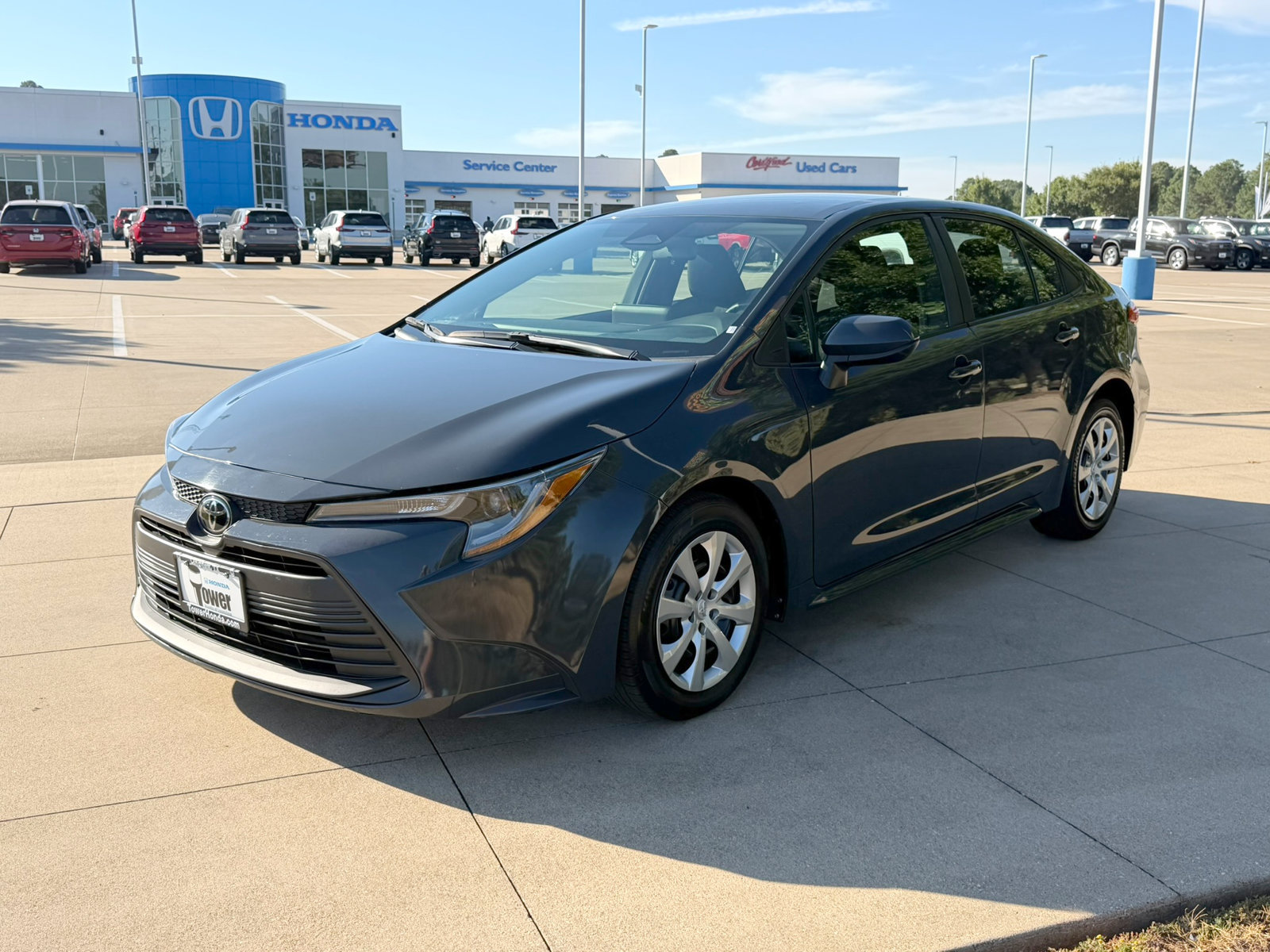 Used 2025 Toyota Corolla LE FWD image 3